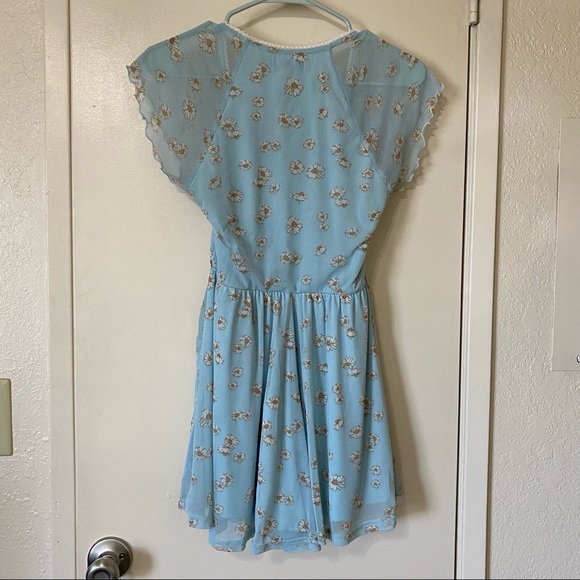 Urban Outfitters Daisy Romper - Picture 3 of 7